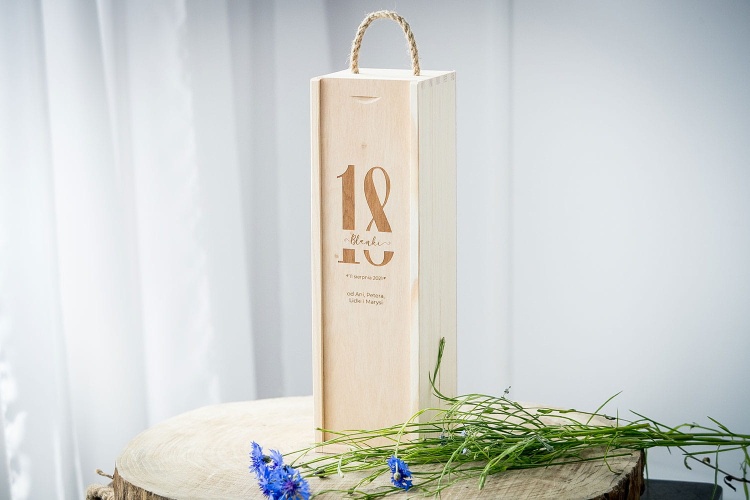 Skrzynka-na-wino-z-okazji-18-urodzin