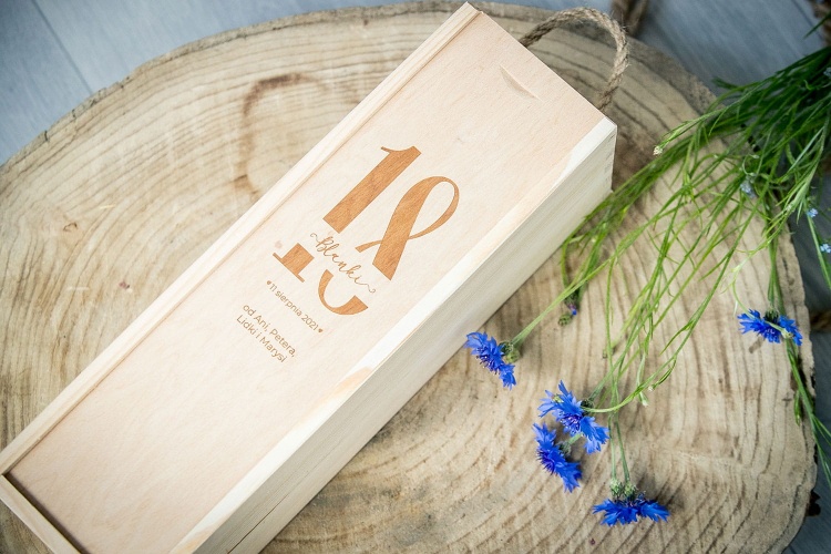 Skrzynka-na-wino-z-okazji-18-urodzin