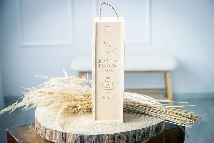 Skrzynka-na-wino-z-okazji-ślubu-i-wesela