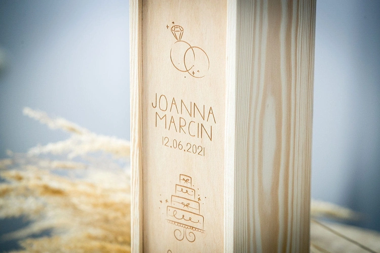 Skrzynka-na-wino-z-okazji-ślubu-i-wesela