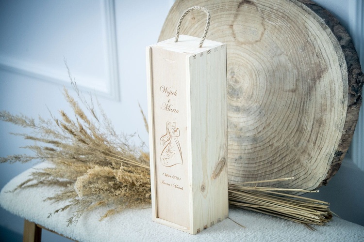 Skrzynka-na-wino-z-parą-młodą