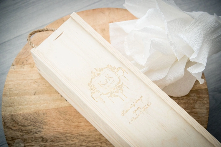 Skrzynka-na-wino-z-okazji-ślubu