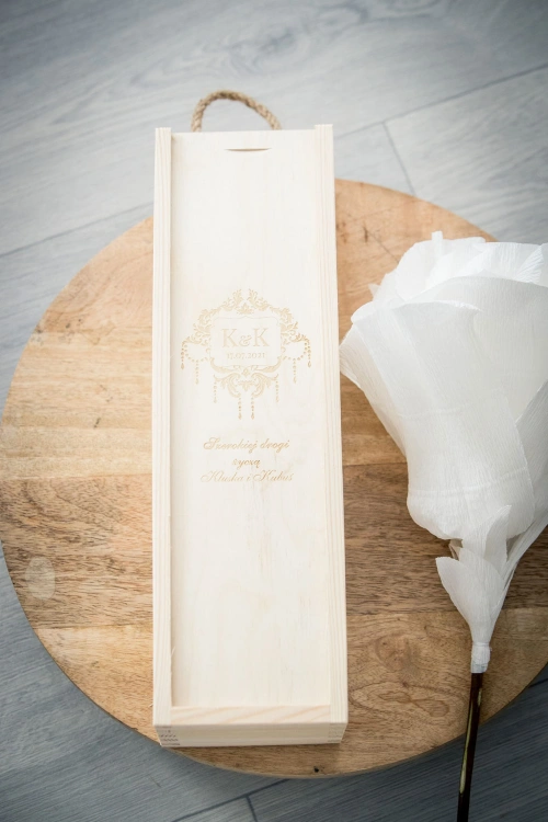 Skrzynka-na-wino-z-okazji-ślubu