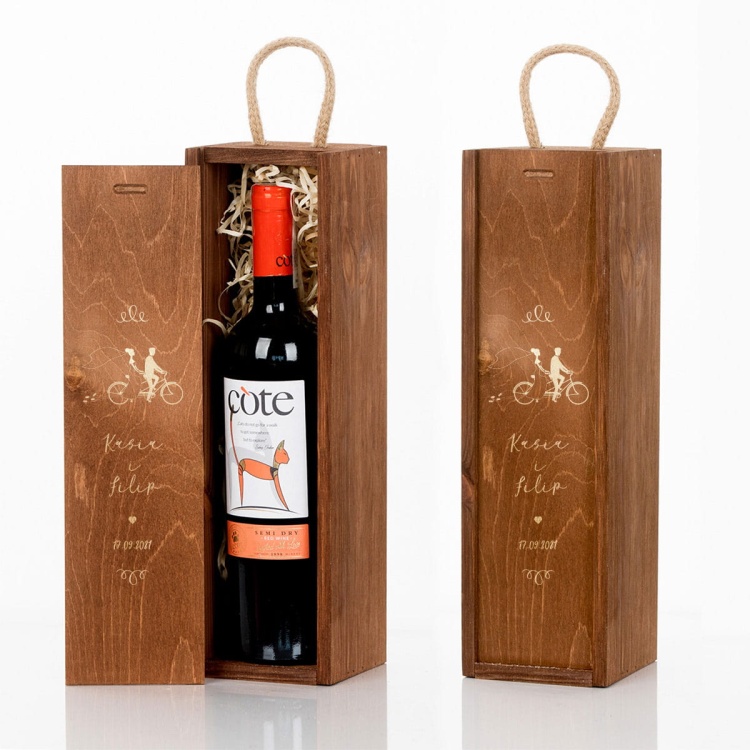 Drewniane ciemne pudełko na wino