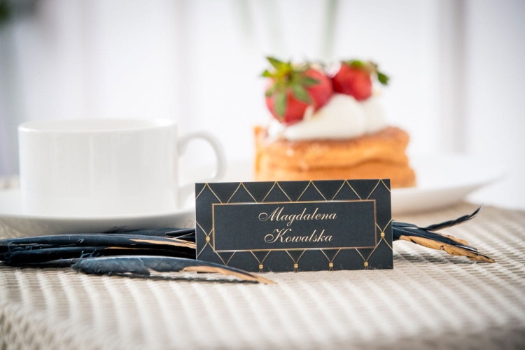 Złote winietki na 18, pikowane, czarne