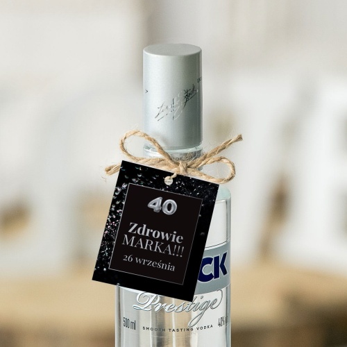 Zestaw eleganckich czarnych zawieszek na wódkę ze srebrnymi elementami