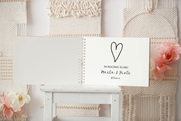 Pierwsza strona kroniki z serduszkiem