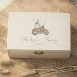 Szkatułka, pudełko z dedykacją na ślub - para młoda na motorze - jasne