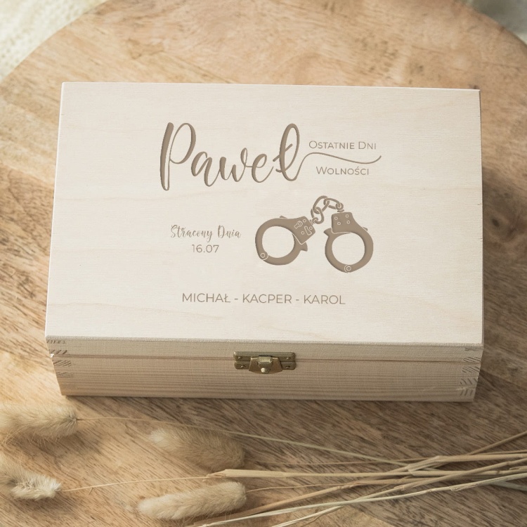 Szkatułka, pudełko z dedykacją na wieczór kawalerski - jasne