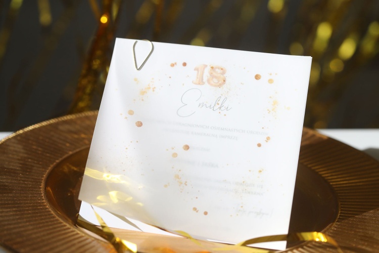 Zaproszenia na 18 urodziny z brokatem w kolorze złota