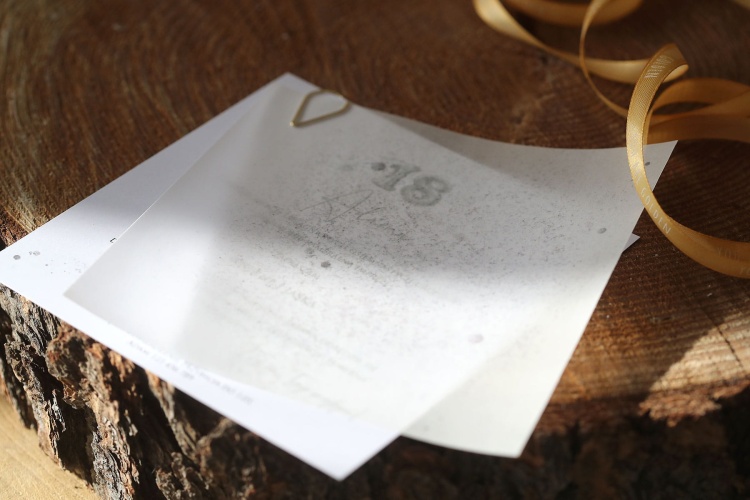 Zaproszenia na 18 urodziny z brokatem