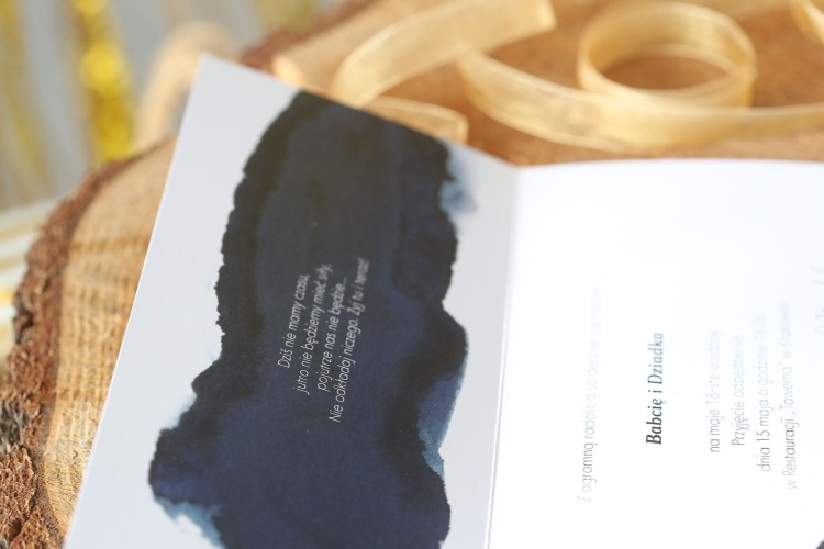 Granatowe zaproszenia na 18 urodziny złote balony