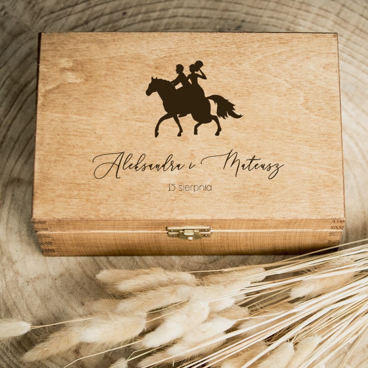 Szkatułka, pudełko z dedykacją na ślub - para jeżdżąca konno