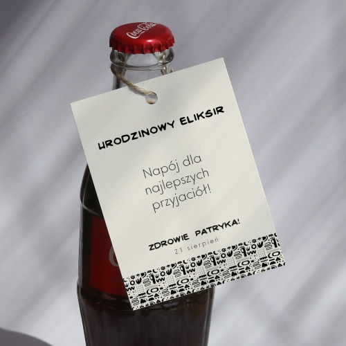 Urodzinowe zawieszki z czarną grafiką - zestaw 18 szt