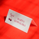 Winietki urodzinowe z kokardą i wisienkami