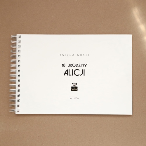 Księga gości w stylu retro na przyjęcie urodzinowe- okładka z przodu