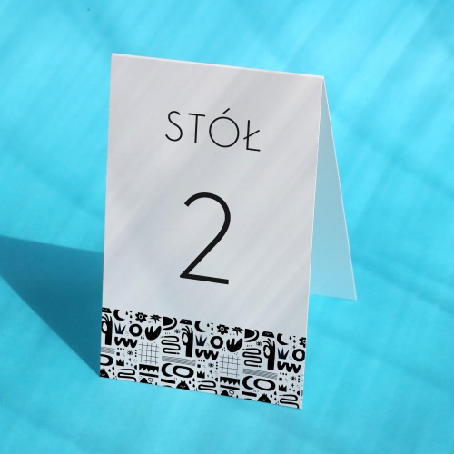 Numerki na stół urodzinowy z wesołym wzorem