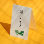 Numerki na stół urodzinowy z liśćmi