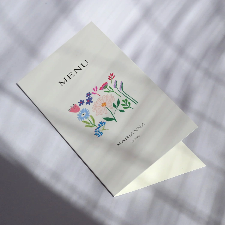 Karty menu na przyjęcie z kwiatuszkami  okładka