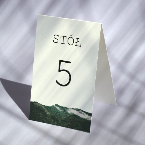 Numerki na stół urodzinowy w stylu retro z górami