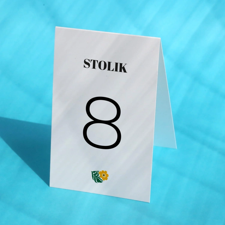 Numerki na stół urodzinowy z kwiatuszkiem