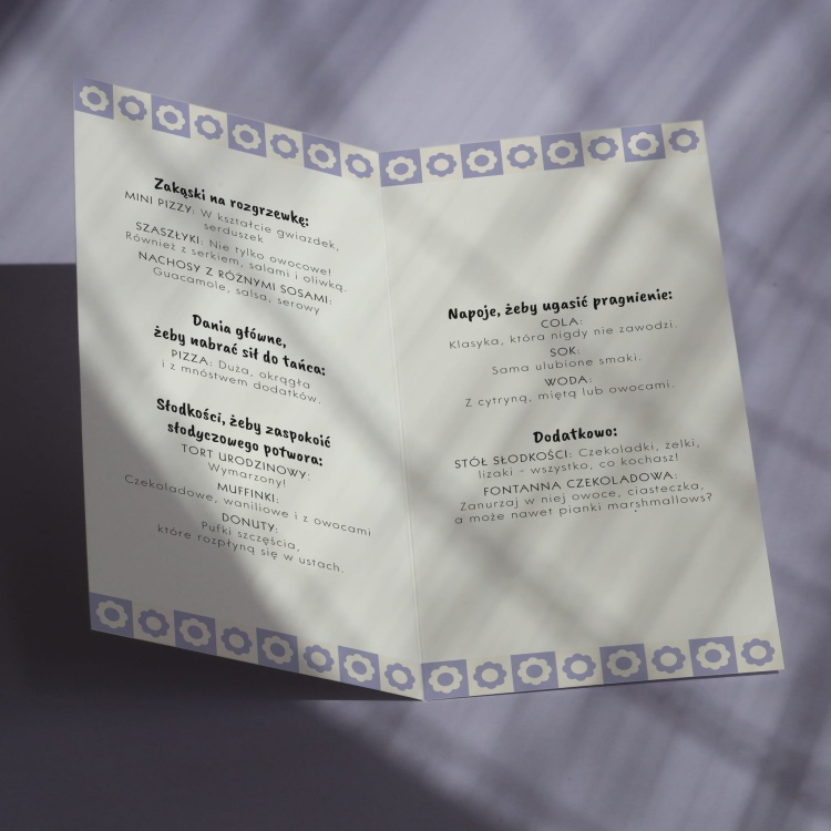 Karty menu na przyjęcie kwiatuszek wnętrze