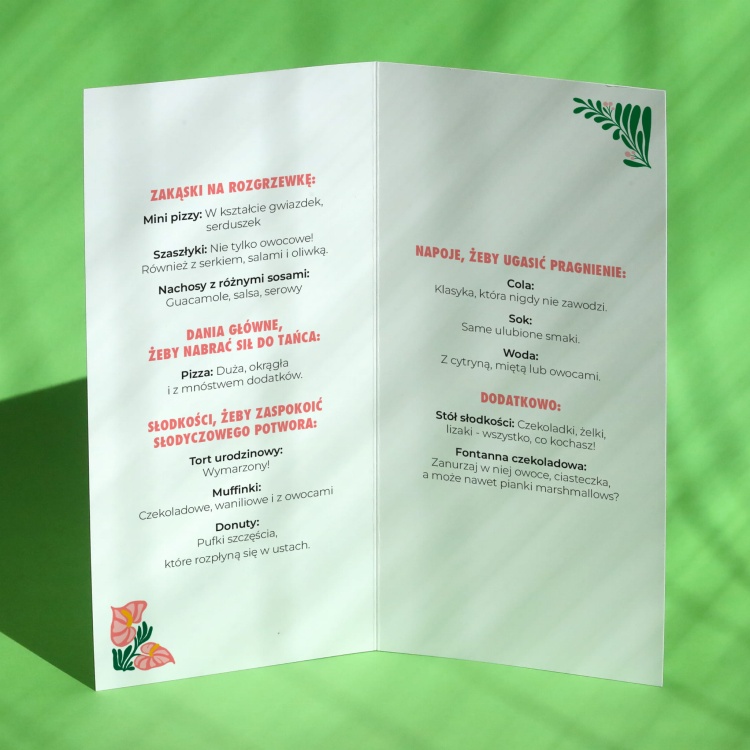 Karty menu na przyjęcie z kwiatuszkiem wnętrze