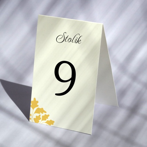 Numerki na stół urodzinowy z żółtą gałązką