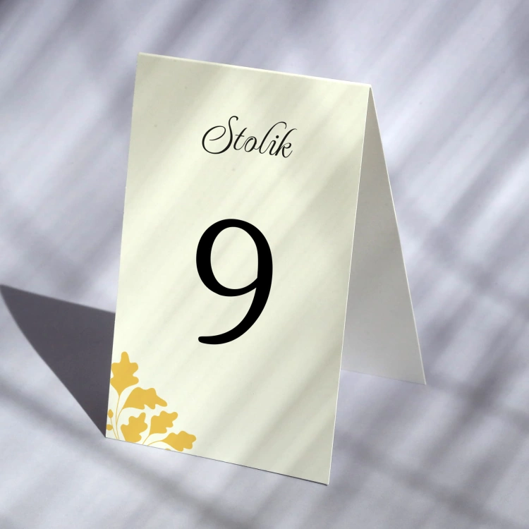 Numerki na stół urodzinowy z żółtą gałązką