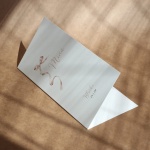 Karty menu na przyjęcie z różową wstążką- okładka