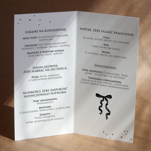 Karty menu na przyjęcie z elegancką czarną wstążką- środek