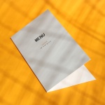 Karty menu na przyjęcie z kolorowymi napisami- okładka