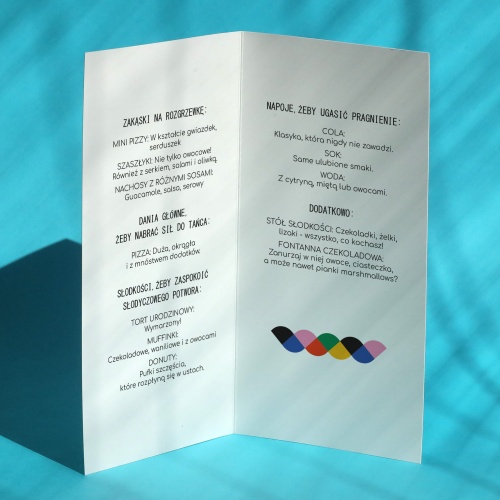 Karty menu na przyjęcie z kolorowym wzorem- środek