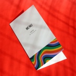 Karty menu na przyjęcie z kolorową falą- okładka