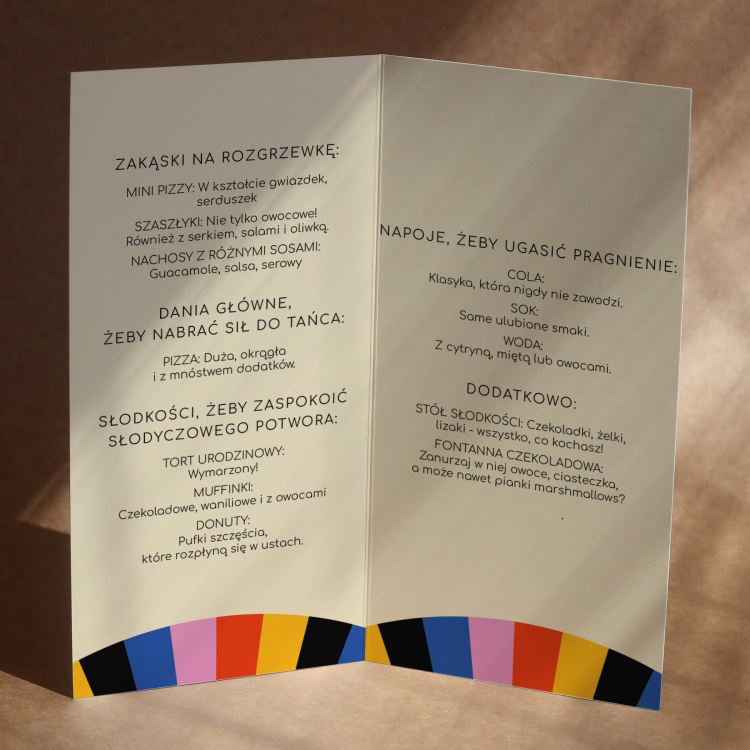 Karty menu na przyjęcie z kolorowym wzorem- środek