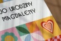 Kolorowe zaproszenia urodzinowe z radosną moaziką
