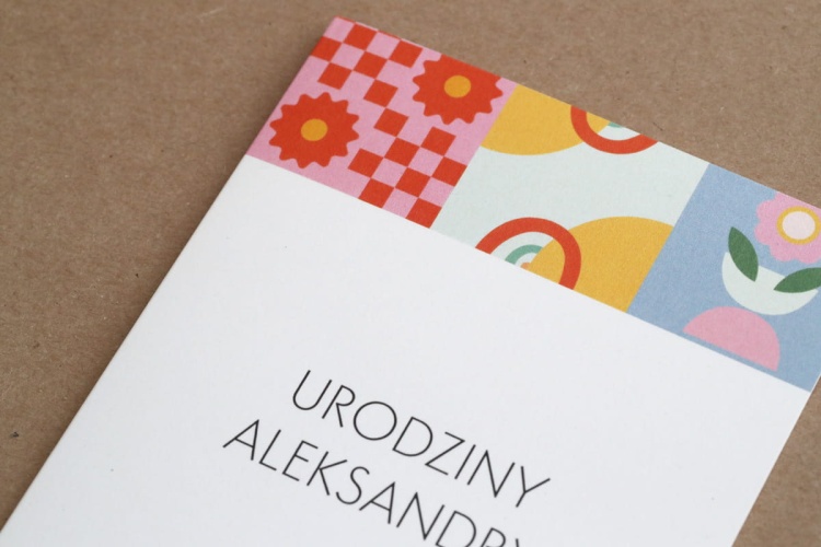 Zaproszenia na urodziny z kolorową grafiką