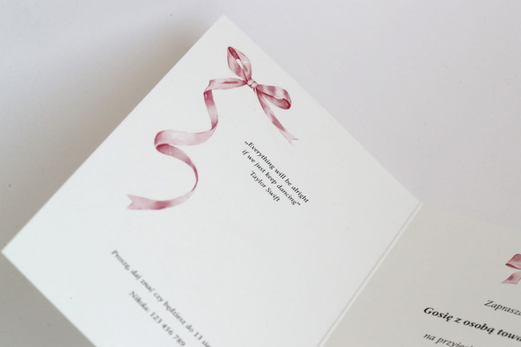 Rozkosznie delikatne zaproszenia na urodziny