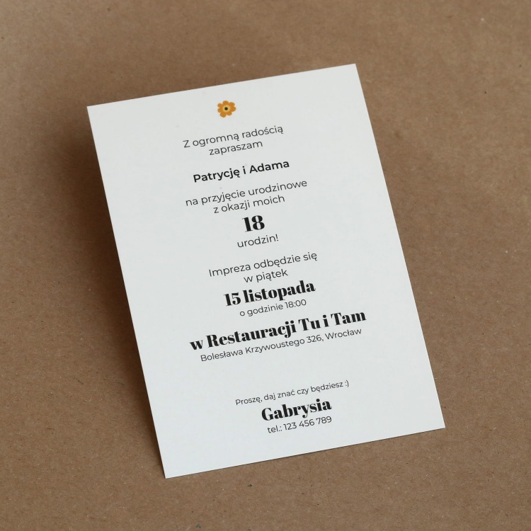 Zaproszenia z botanicznym wzorem kwiatów