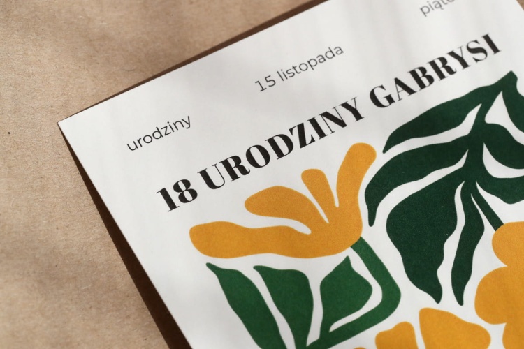 Zaproszenia z botanicznym wzorem kwiatów