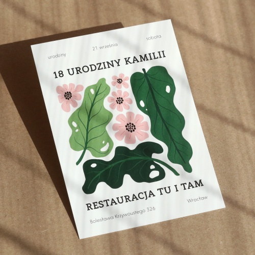 Zaproszenia urodzinowe z botanicznym wzorem liści i różowych kwiatków