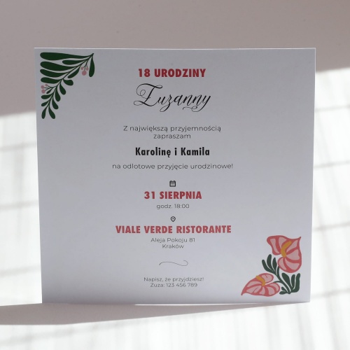 Kwadratowe zaproszenia urodzinowe z botanicznym motywem kwiatów