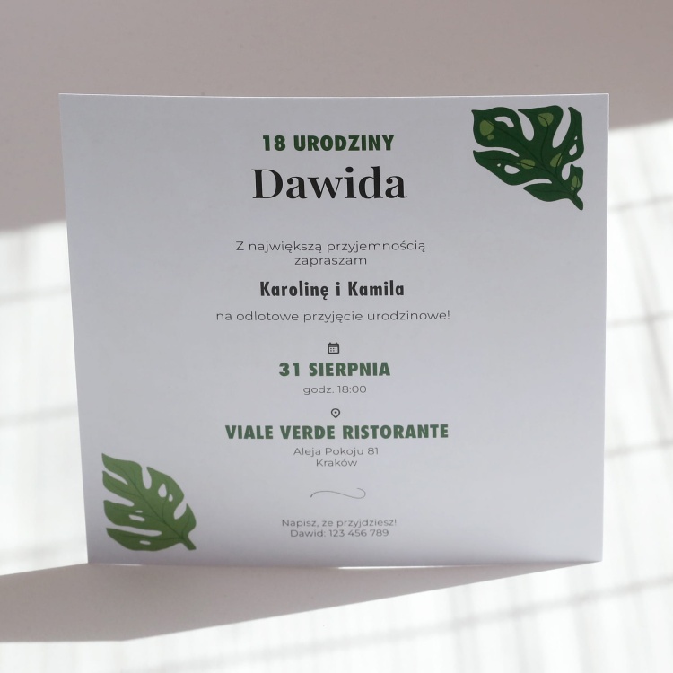 Kwadratowe zaproszenia urodzinowe z botanicznym motywem liści