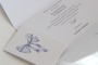 Zaproszenia urodzinowe z rozkoszną, niebieską kokardką