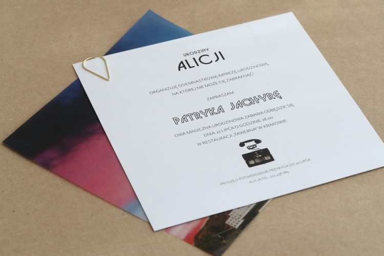 Zaproszenia urodzinowe w stylu retro z ozdobną kalką
