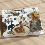 Zaproszenia urodzinowe w stylu vintage z ozdobną kalką