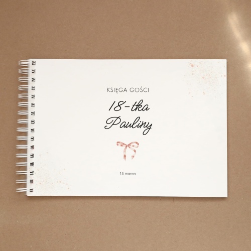 Księga gości na przyjęcie urodzinowe z delikatną wstążką