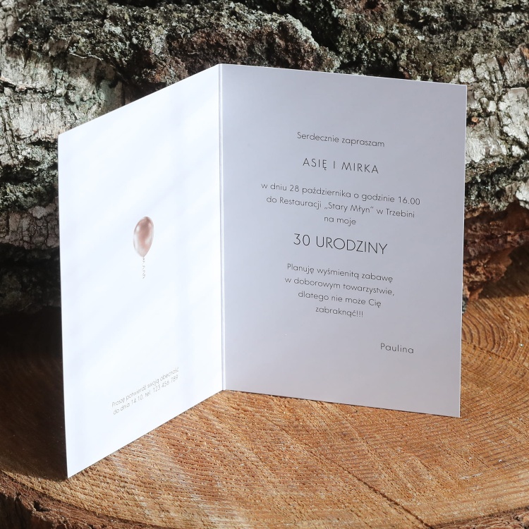 Zaproszenia na urodziny z balonową cyfrą