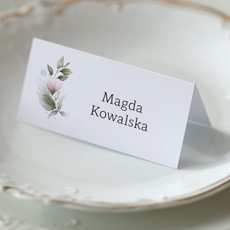 Winietki ślubne z różowymi kwiatami