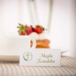 Eleganckie winietki na komunię z krzyżykiem